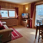 La Maison Des Coeurs, * 코네