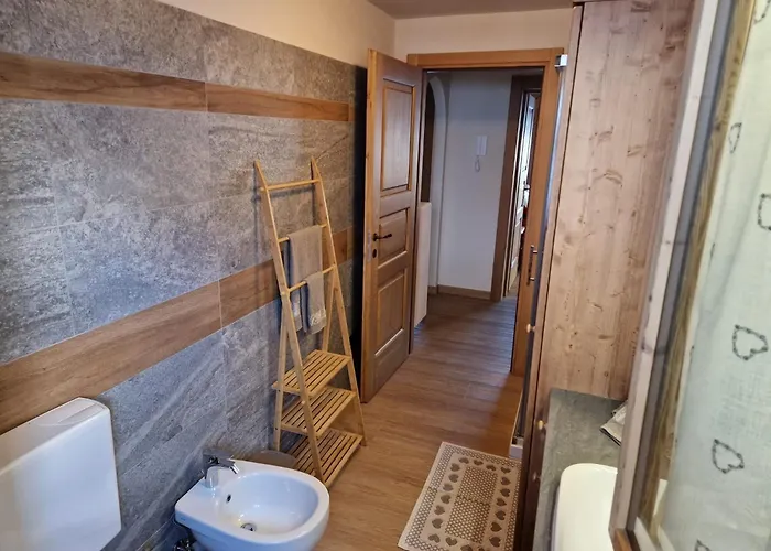 La Maison Des Coeurs, * 코네